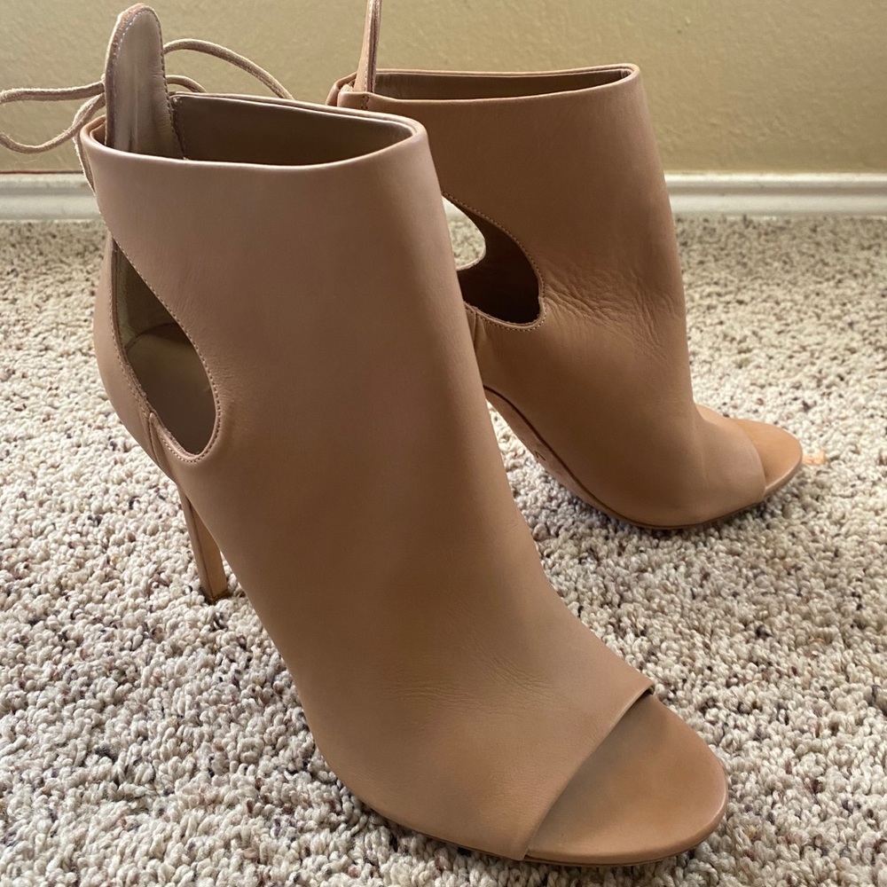 Vince Gabrielle Leather Cutout Bootie, Nude 10